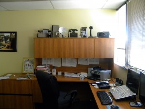 Notice all the cool vintage ed tech stuff on the top shelf.