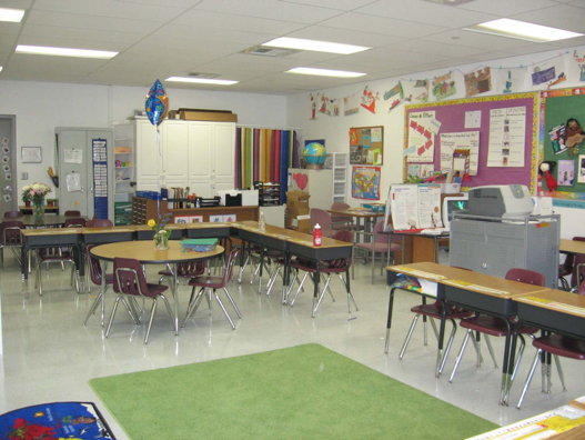 classroom_photo_with_carpet_10