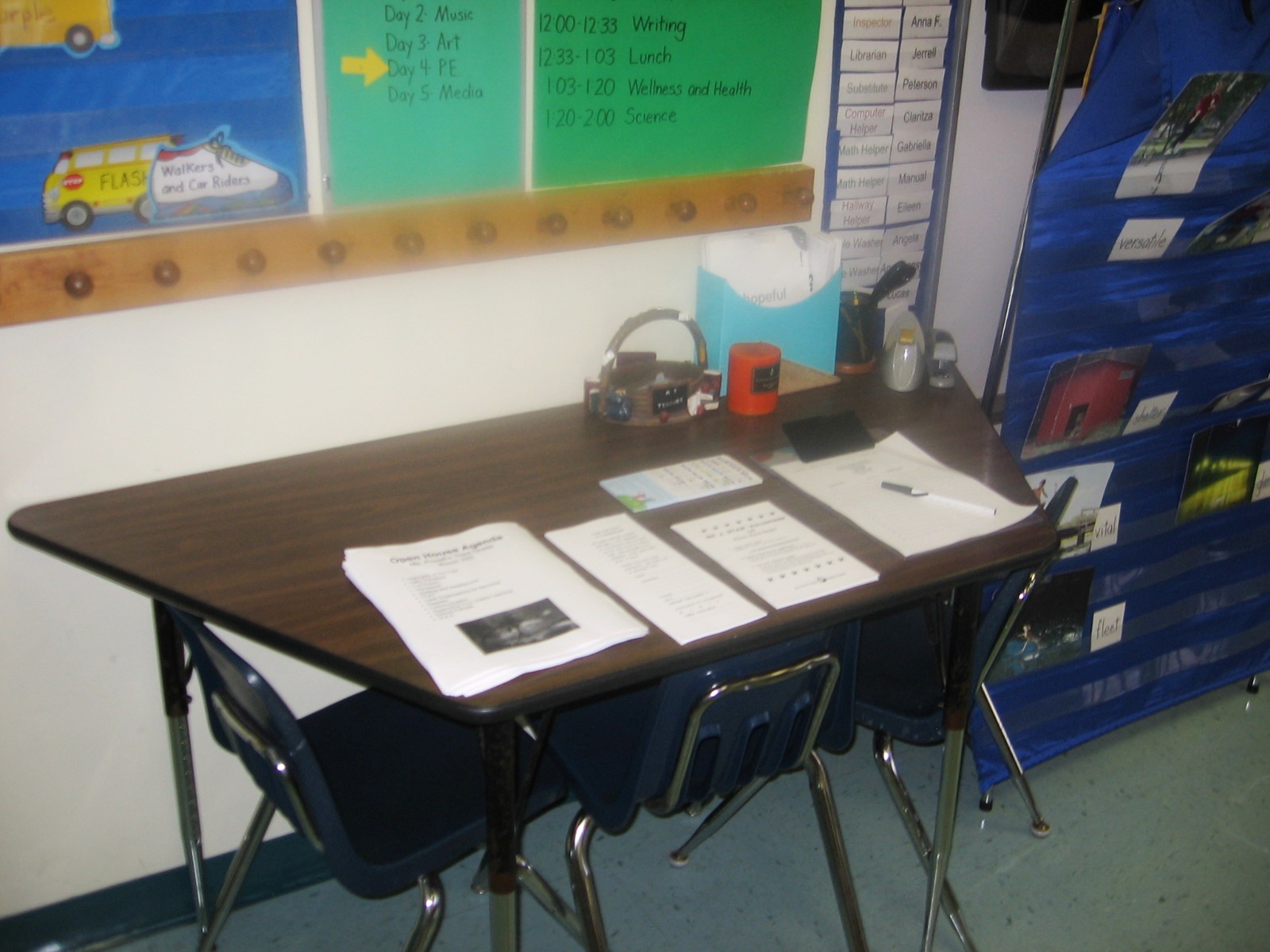 openhouse-handoutdisplay