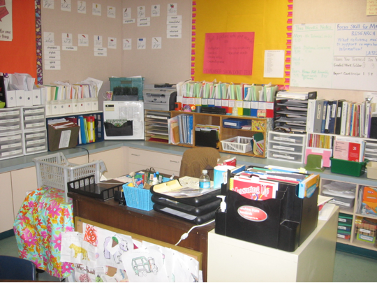 teachers_desk_11